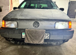 Volkswagen Passat 1990 года