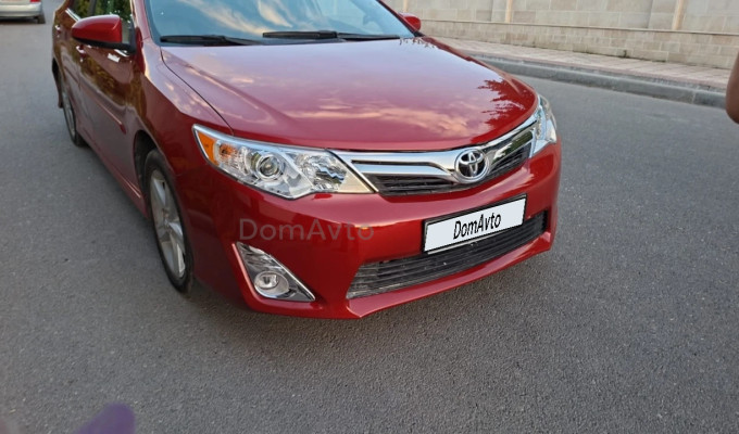 Toyota Camry 2013 года