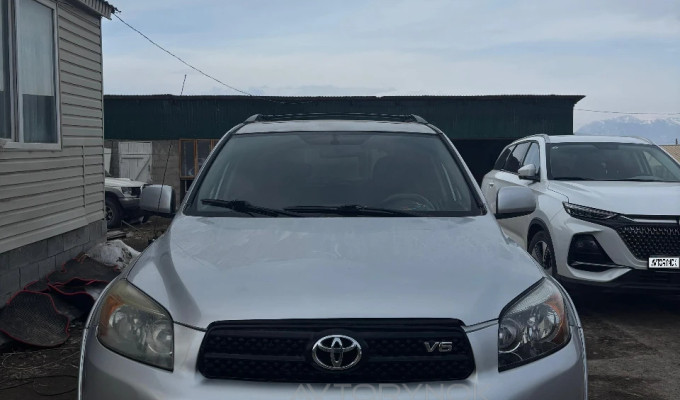 Toyota RAV4 2006 года