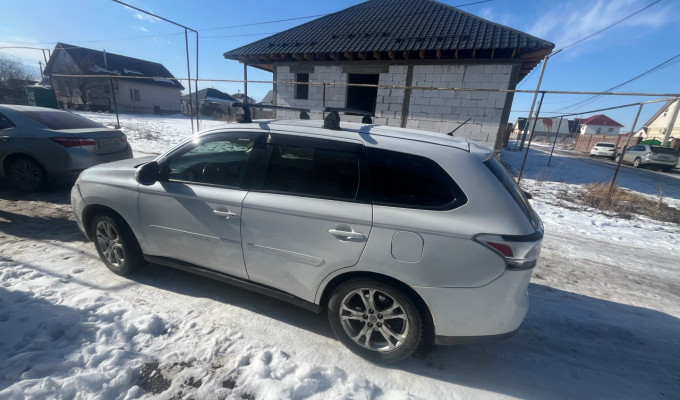 Mitsubishi Outlander 2013 года