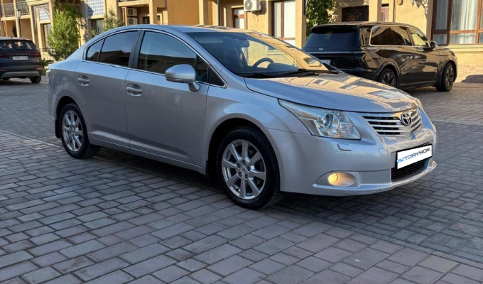 Toyota Avensis 2009 года