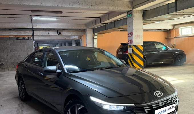 Hyundai Elantra 2024 года