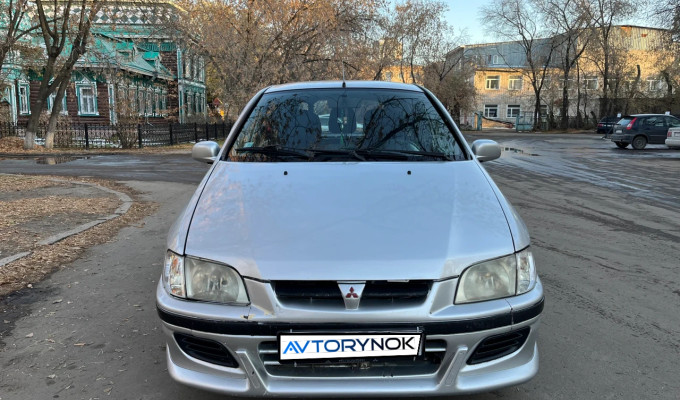 Mitsubishi Space Star 2002 года
