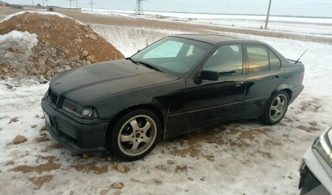 BMW 3 серия 1993 года