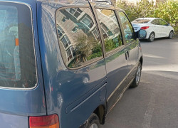 Nissan Serena 2000 года