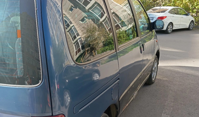 Nissan Serena 2000 года