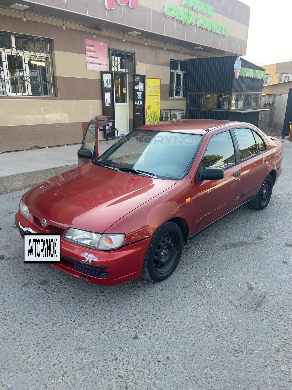 Nissan Almera, 1996