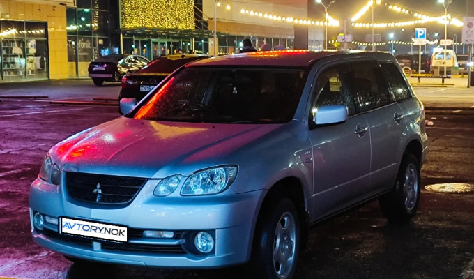 Mitsubishi Airtrek 2001 года