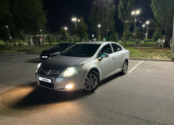 Toyota Avensis 2010 года