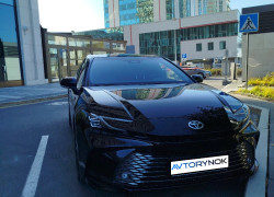 Toyota Camry 2025 года