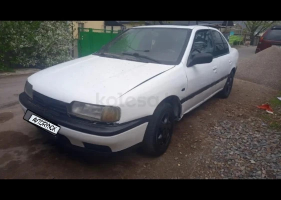 Nissan Primera 1992 года