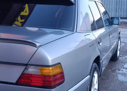 Mercedes-Benz E-Класс 1989 года