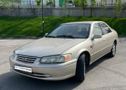 Toyota Camry 2001 года