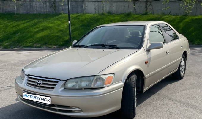 Toyota Camry 2001 года