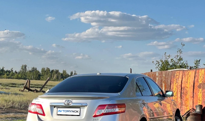 Toyota Camry 2010 года