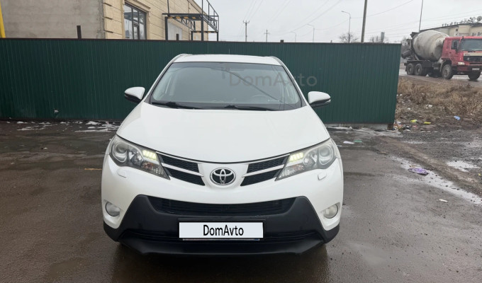 Toyota RAV4 2013 года