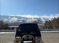 Mitsubishi Delica 1993 года