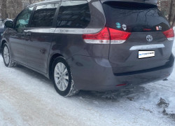 Toyota Sienna 2014 года