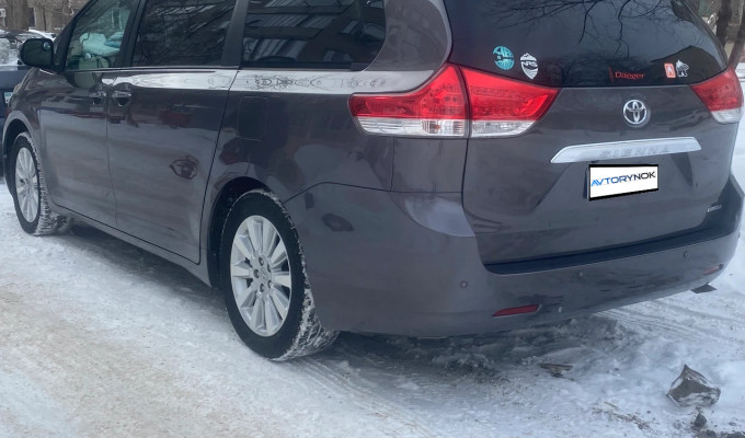 Toyota Sienna 2014 года