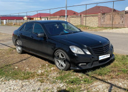Mercedes-Benz E-Класс 2011 года