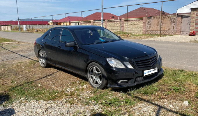 Mercedes-Benz E-Класс 2011 года