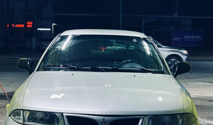 Mitsubishi Carisma 1998 года