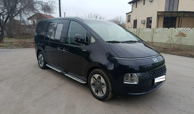 Hyundai Staria 2024 года