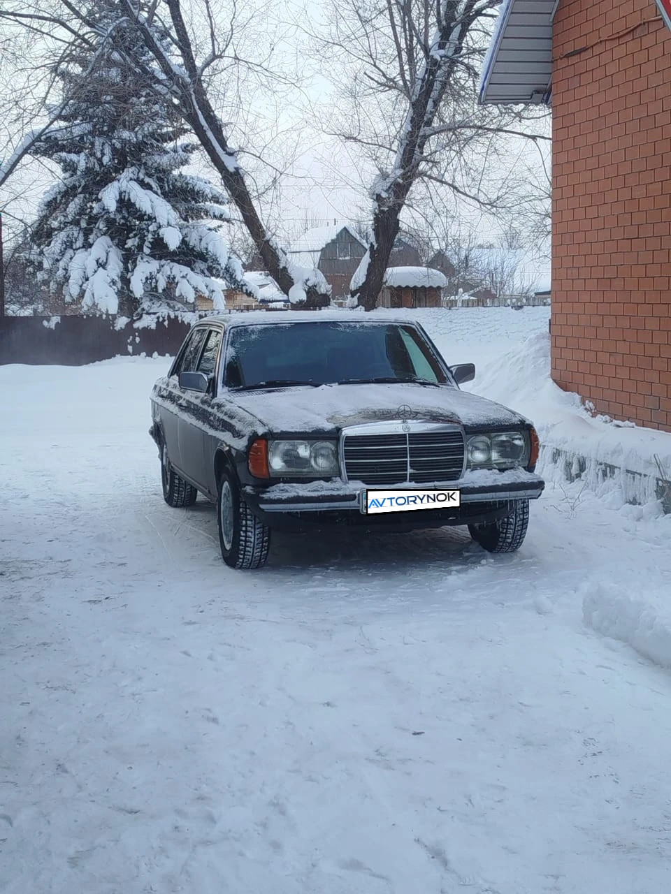 Mercedes-Benz E-Class, 1977