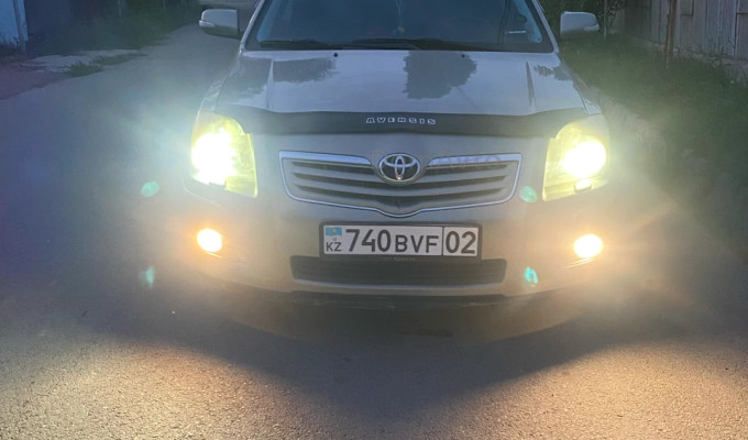 Toyota Avensis 2008 года
