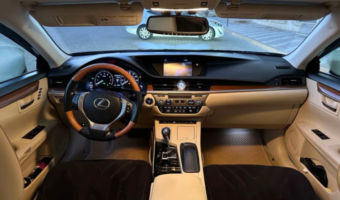 Lexus ES 2014 года