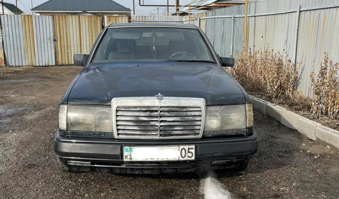 Mercedes-Benz E-Класс 1992 года