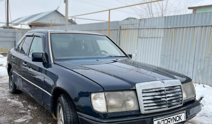 Mercedes-Benz E-Класс 1993 года