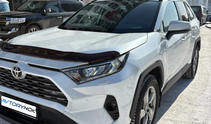Toyota RAV4 2021 года