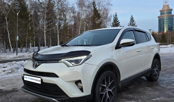 Toyota RAV4 2016 года