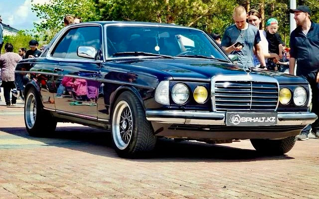 Mercedes-Benz E-Класс 1983 года