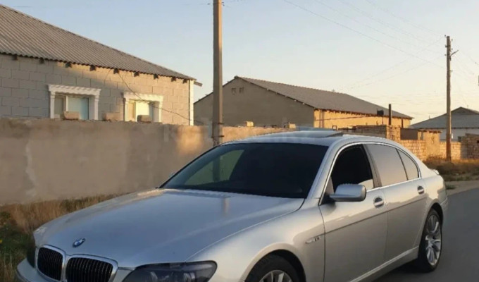 BMW 7 серия 2003 года