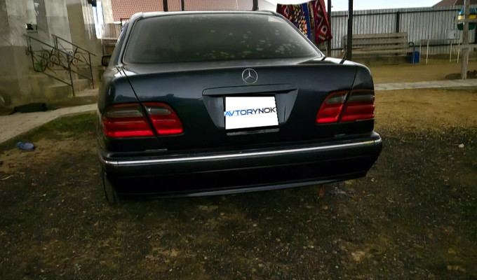 Mercedes-Benz E-Класс 2001 года