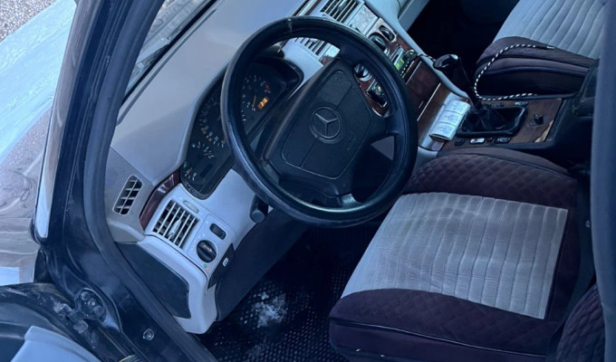 Mercedes-Benz E-Класс 1995 года
