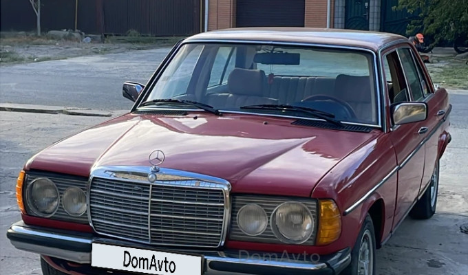 Mercedes-Benz E-Класс 1982 года