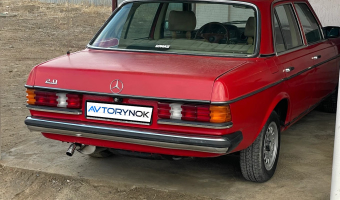 Mercedes-Benz E-Класс 1982 года