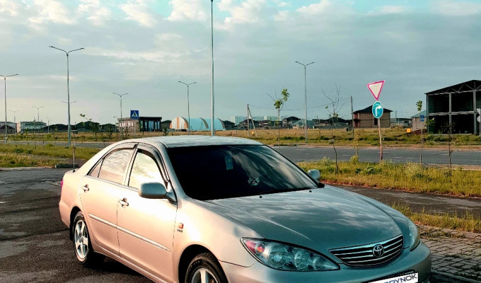 Toyota Camry 2003 года