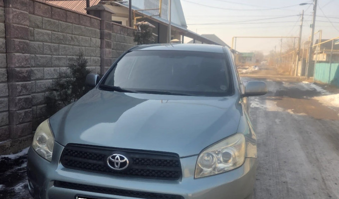 Toyota RAV4 2007 года