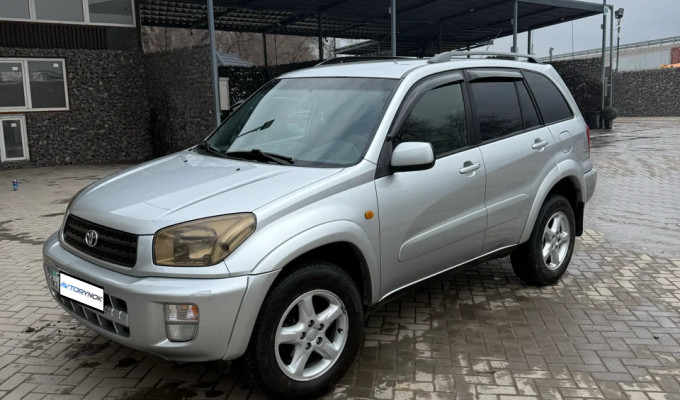 Toyota RAV4 2002 года