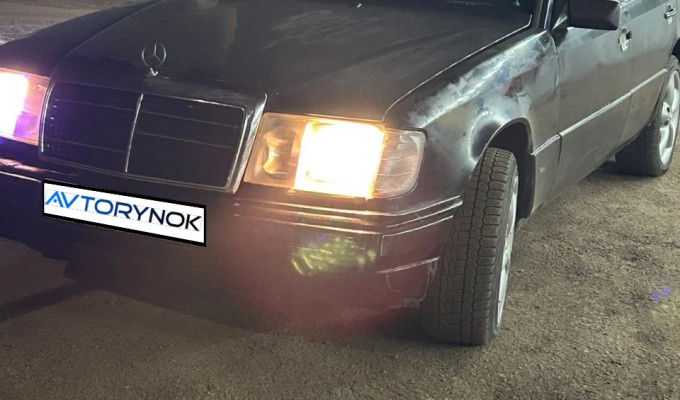 Mercedes-Benz E-Класс 1990 года