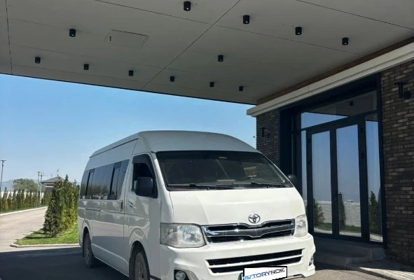 Toyota Hiace 2013 года