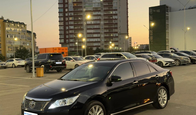 Toyota Camry 2013 года