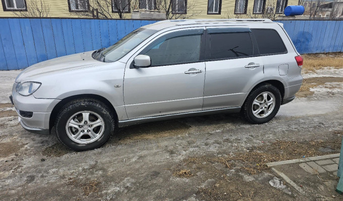Mitsubishi Airtrek 2003 года