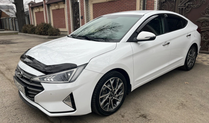 Hyundai Elantra 2020 года