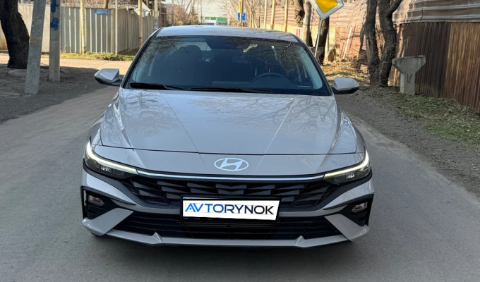 Hyundai Elantra 2024 года