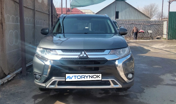 Mitsubishi Outlander 2019 года